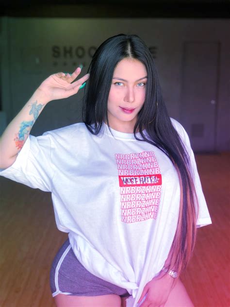 RBREEZY Model Patricia Kim Follow all my social media accounts.